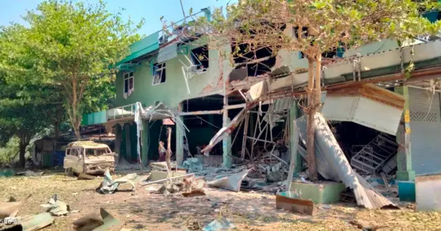 ဗုံးဒဏ်တွေကြားက ဖာပွန်ပွန်မြို့