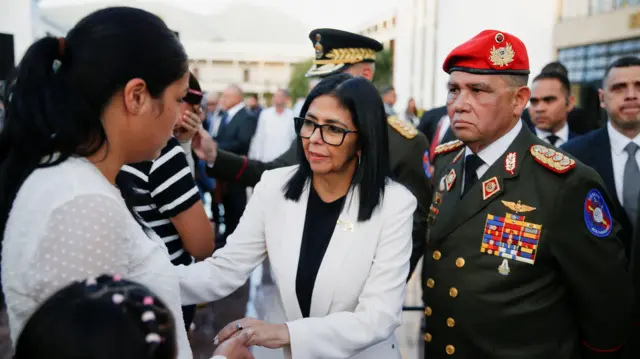 Delcy Rodríguez junto a Gustavo González López.
