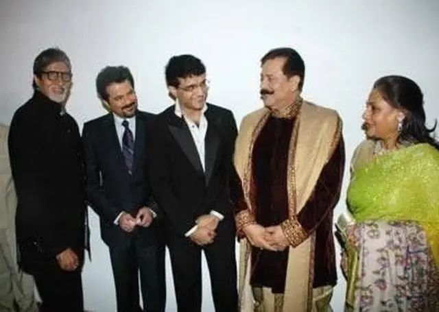 سبرت رائے کے ساتھ امیتابھ بچن، انیل کپور، سورو گنگولی اور جیا بچن