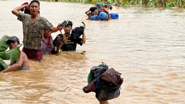 စက်တင်ဘာ ၁၃ ရက်နေ့က နေပြည်တော်၊ ပျဥ်းမနားမြို့အောက်ဘက် ကျေးရွာတွေမှာ ရေကြီးနေတဲ့ မြင်ကွင်း