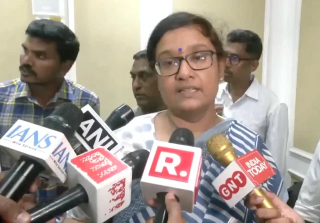 எஸ்ஐஆர் இறுதி வாக்காளர் பட்டியல் வெளியீடு: தமிழ்நாட்டில் மொத்தம் 5.67 கோடி வாக்காளர்கள்