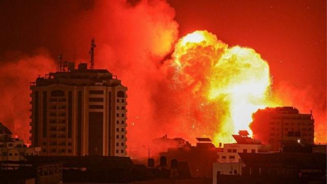 Grandes explosões têm ocorridosaque mínimo bet365Gaza com ataquessaque mínimo bet365Israel