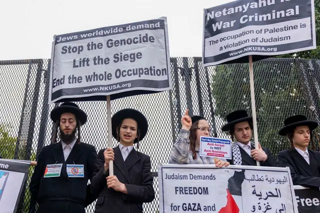 নেতানিয়াহুর সফরের প্রতিবাদে হোয়াইট হাউজের বাইরে বিক্ষোভ