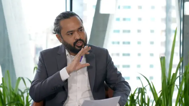 অধ্যাপক ইউনূসের সাথে বিশেষ সাক্ষাৎকারে বিবিসি বাংলার সম্পাদক মীর সাব্বির