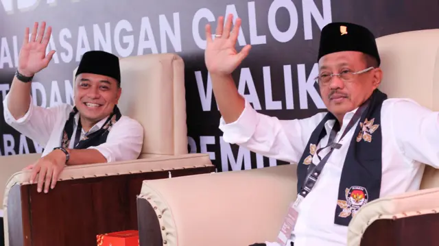 Bakal calon Wali Kota Surabaya Eri Cahyadi (kiri) dan bakal calon Wakil Wali Kota Surabaya Armuji (kanan) didukung 18 partai politik.