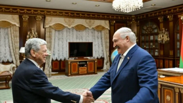 Джон Коул во время встречи с Александром Лукашенко
