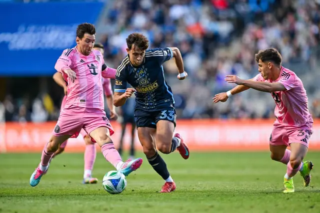 লিওনেল মেসির বিপক্ষে মাঠে কুইন সুলিভান