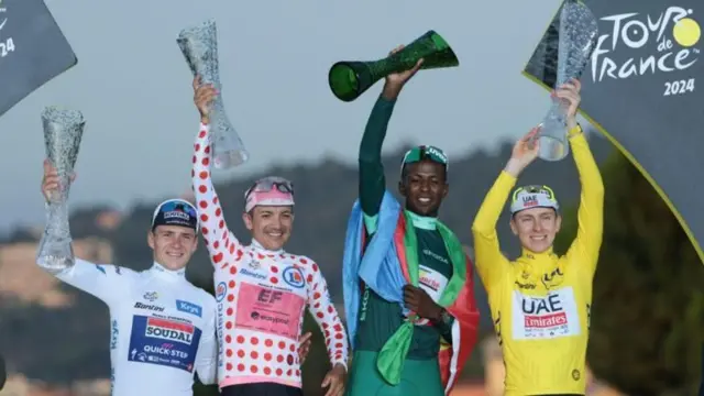 ቢንያም ግርማይ ኣብ ቱር ዲ ፍራንስ ተዓዋቲ ቀጠልያ ማልያ ምስ ኰነ