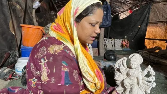 ਫੁੱਟਪਾਥ 'ਤੇ ਰਹਿੰਦੀ ਮਹਿਲਾ ਦੀ ਤਸਵੀਰ