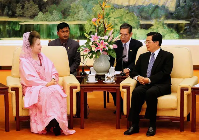 ২০০৫ সালে চীন সফরের সময় চীনা প্রেসিডেন্টের সাথে বৈঠকে