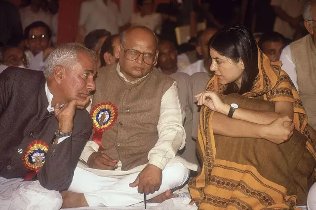 પૂર્વ મુખ્યમંત્રી ચીમનભાઈ પટેલ, ઓમ પ્રકાશ ચૌટાલા અને મેનકા ગાંધી સાથે