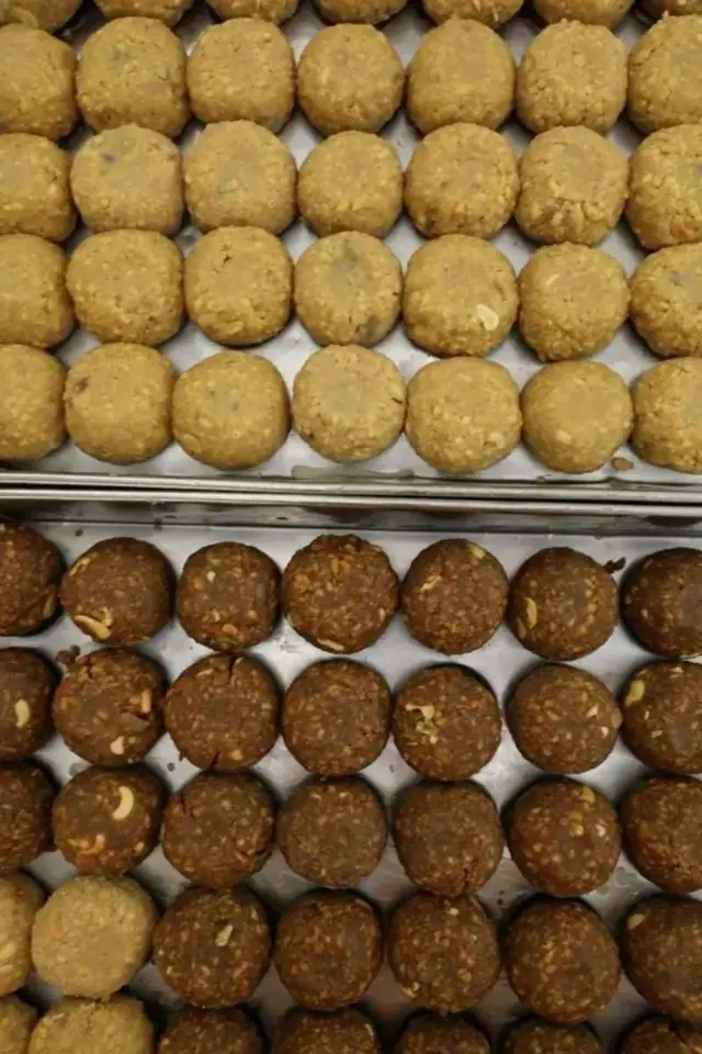 মন্দিরের এক গুপ্ত রান্নাঘরে তৈরি হয় এই লাড্ডু প্রসাদ