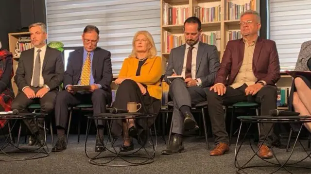 članovi anketne komisije na konferenciji za medije