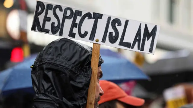 Mulai muncul gerakan untuk menolak sentimen anti-imigran di Eropa.