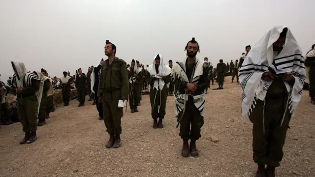 नेतज़ाह यहूदा के सैनिक एक ट्रेनिंग में हिस्सा लेते हुए