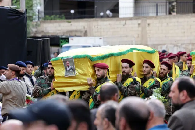 Funeral en Líbano de las personas muertas por la explosión de los beepers.