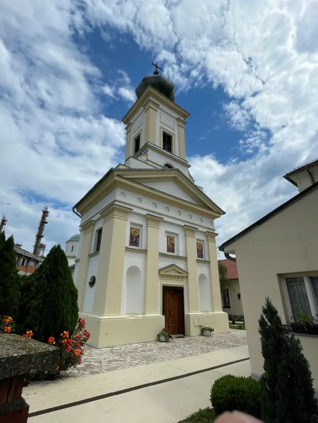 Манастирска црква