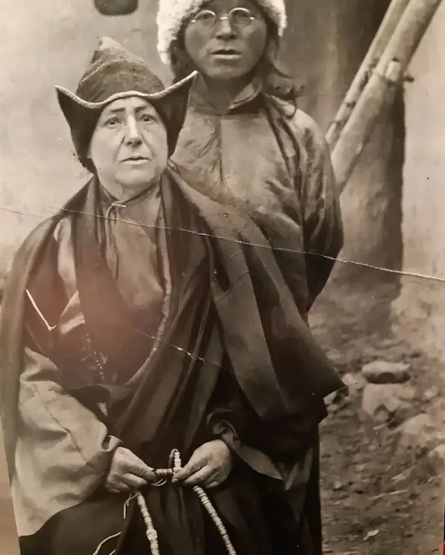 데이비드 닐과 아푸르 용덴