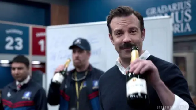 شاید بتوان گفت که ویارئال با ای‌اف‌سی ریچموند، تیمی که در سریال کمدی تد لاسو توسط یک مربی آمریکایی به همین نام هدایت می‌شود، چندان بی‌شباهت نیست