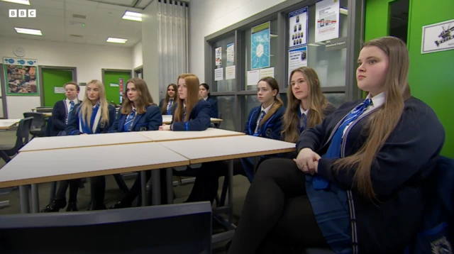دانشآموزان در بلفاست درباره پریود و پیامدیدی آموزش میبینند