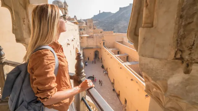 టూరిస్టులు, భారత్, వార్షిక బడ్జెట్