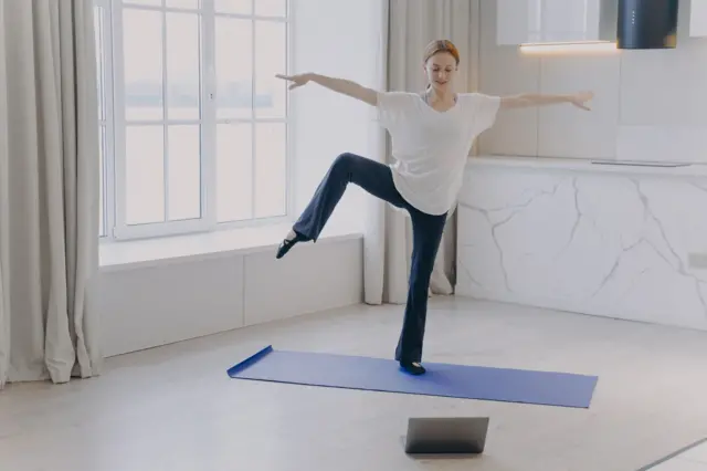 ​एका पायावर उभे राहण्याचे आश्चर्यकारक फायदे