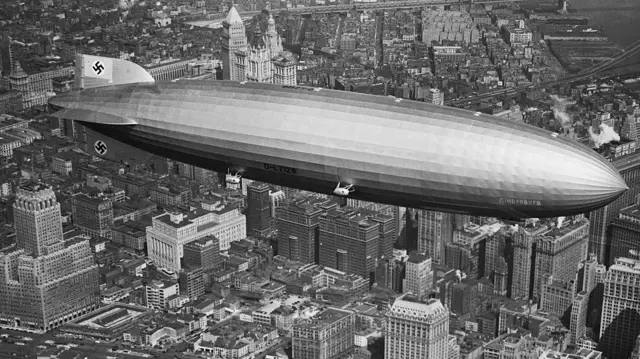 अमेरिकेवरून उडताना हिंडनबर्ग