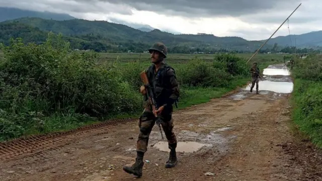 मणिपुर में सुरक्षाबल