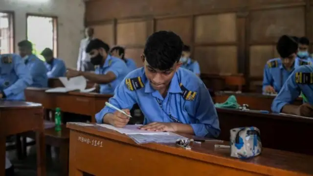 পরীক্ষার হল