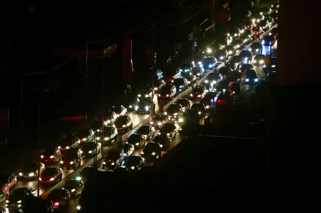 لبنان - ترافیک خودروهای در حال ترک جنوب لبنان 