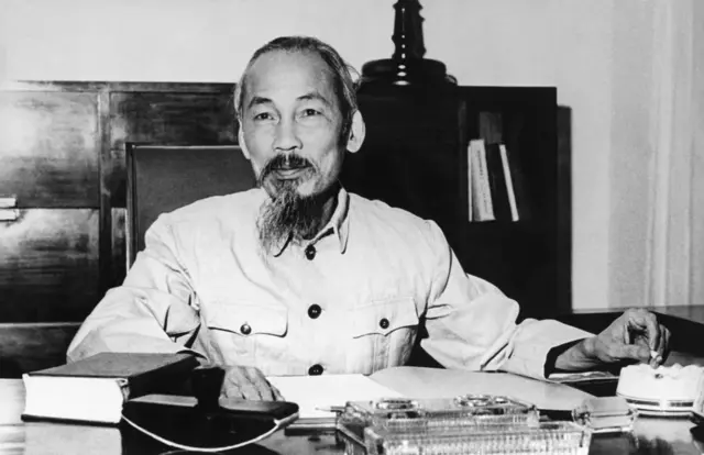Hồ Chí Minh trong một bức ảnh chụp vào năm 1955