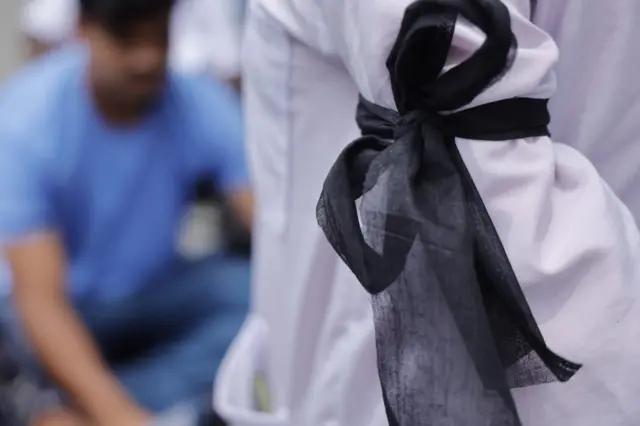 प्रदर्शनमा उत्रिएका नर्सहरू