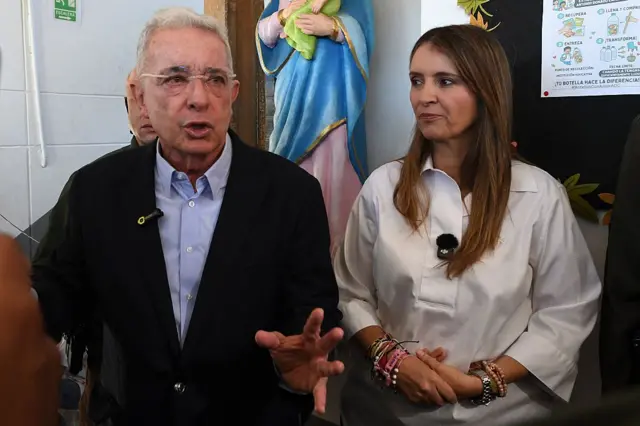  Álvaro Uribe y Paloma Valencia al votar el 31 de mayo