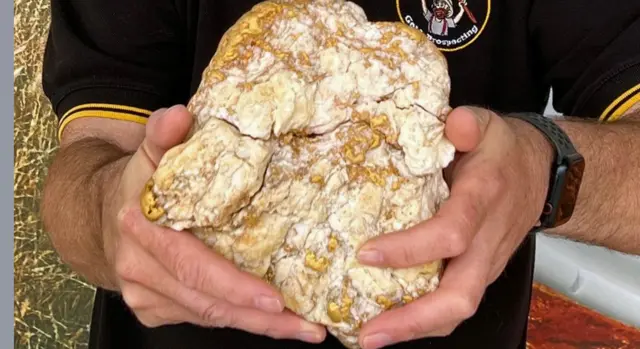 सुन भएको पत्थरको नमुना