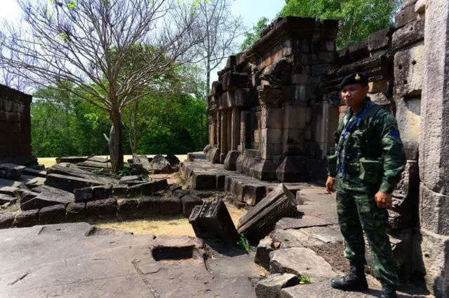 ၂၀၁၁ မှာ သီတင်းတစ်ပတ်ကြာတဲ့ အထိ လက်နက်ကြီးတွေနဲ့ အပြန်အလှန် ပစ်ခဲ့ကြ