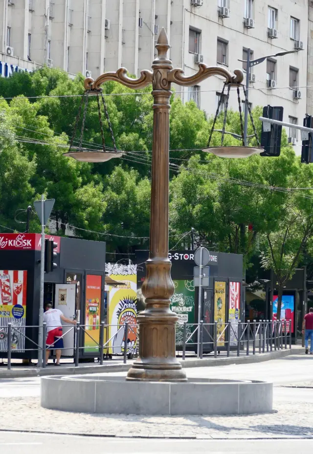теразије, споменик на теразијама, теразије на кружном току
