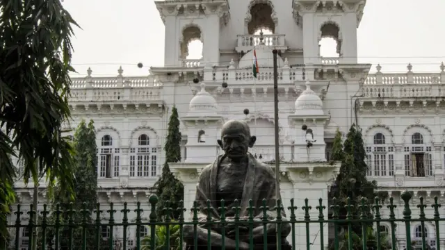 యువత, ఎన్నికలు, రేవంత్ రెడ్డి, కాక్రోచ్ జనతా పార్టీ, ఆందోళన, కాంగ్రెస్