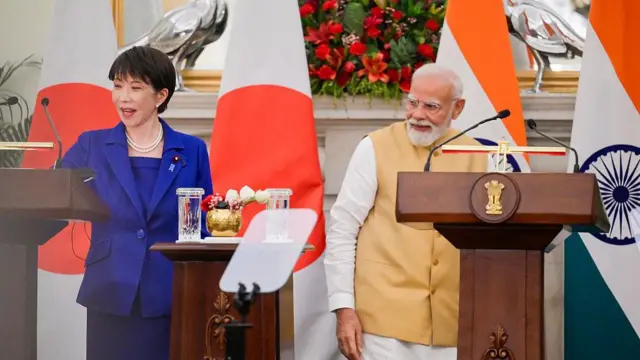 चीन के सरकारी मीडिया 'ग्लोबल टाइम्स' ने लिखा है कि जापानी प्रतिनिधिमंडल जापान से बोतलबंद पानी लेकर आया था