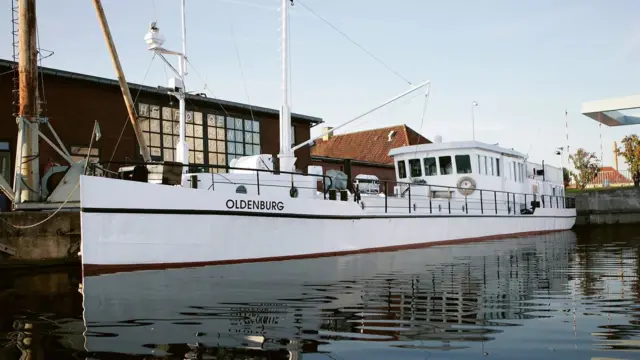 Floating home