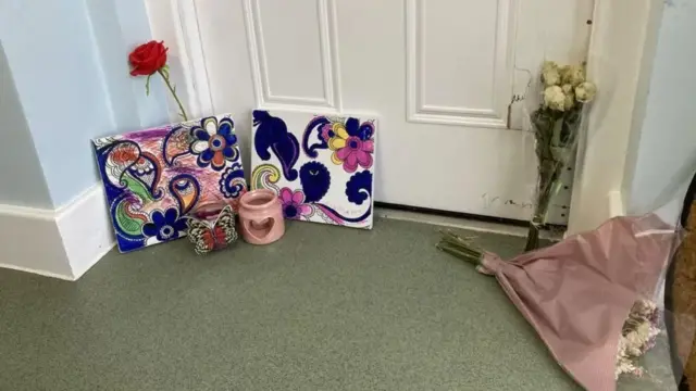 शीला एकाकी जीवन जगत होत्या 