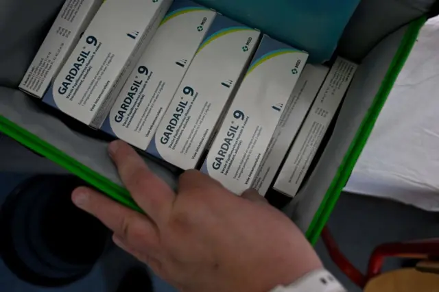 वैक्सीन