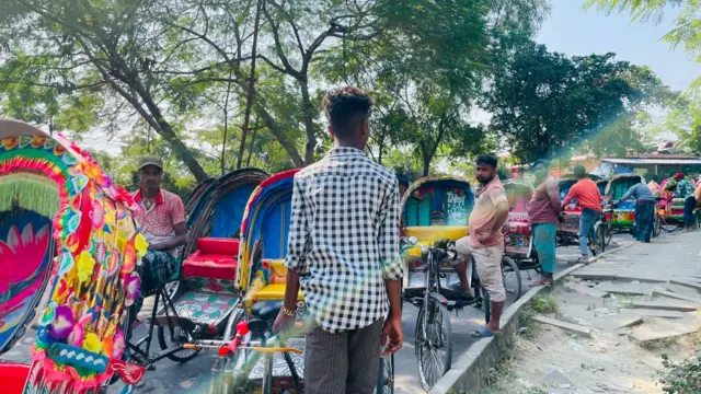 Chiroyli, jozibali kokraklar Transkripsiya bilan shafqatsiz porno tomosha qiling