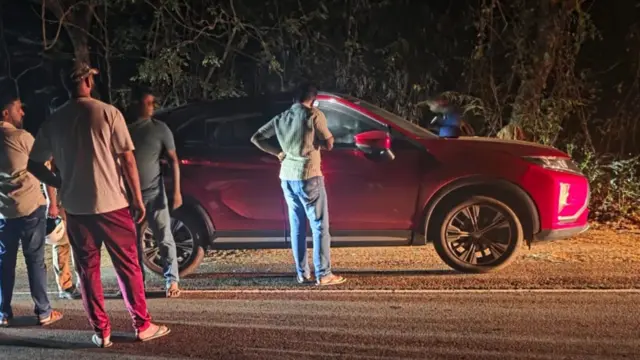 වෛද්ය ප්රභාත් දයාරත්නගේ බව කියන මෝටර් රථය