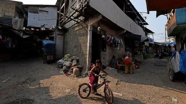 Salah satu kampung kumuh di dekat Waduk Pluit, Jakarta Utara. 