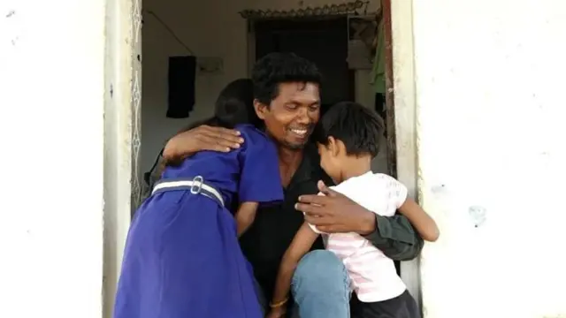 Mother, Children, Bond, Naxalite, Pregnancy
