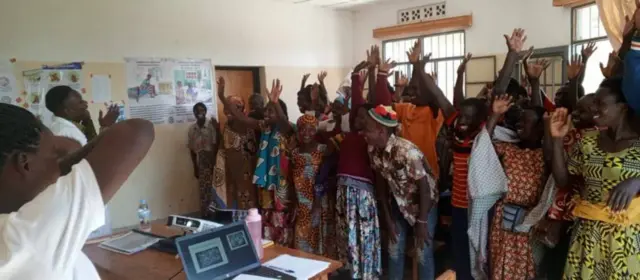 ምስ ዝተፈላለዩ ንኣደታትን ህጻናትን ዝሕግዙ ዘይምንግስታዊ ትካላት ዘለዋ ርክብ እናጠጥዐ ከይዱ