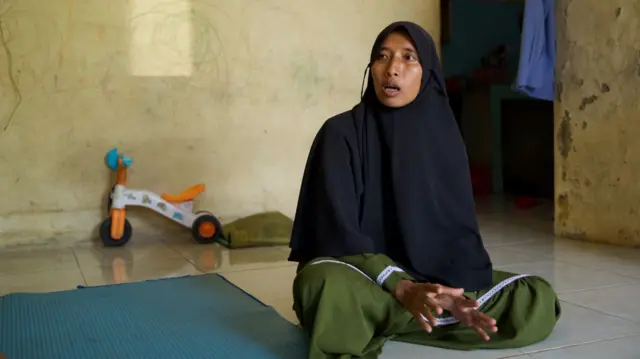 Ibu empat anak ini bilang kualitas rumah subsidi apa adanya. 