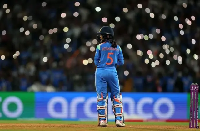 "நான் சாதாரணமாக ஐந்தாவது இடத்தில் பேட்டிங் செய்வேன். சில நேரங்களில் மூன்றாவது இடத்துக்கும் அனுப்பப்படுவேன். இந்த முறை இன்னிங்ஸ் தொடங்குவதற்கு ஐந்து நிமிடங்களுக்கு முன்பு தான் மூன்றாவது இடத்தில் பேட்டிங் செய்ய வேண்டும் என்று சொன்னார்கள்"என போட்டிக்குப் பிறகு அவர் கூறினார்.