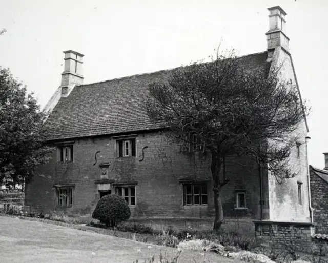 ન્યૂટન ગુરુત્વાકર્ષણ 