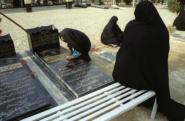 در سال ۱۳۷۷ و در نخستین دوران تسلط طالبان بر افغانستان، به کنسولگری ایران در هرات حمله شد و هشت دیپلمات و یک خبرنگار ایرانی تیرباران شدند